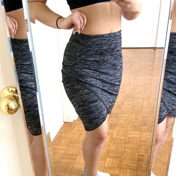 Super Comfy Wilfred Ruched Skirt - Picture 5 of 12